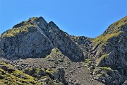 59 La ripida salita al Pizzo Paradiso per il ghiaione e il canalino di sfasciumi